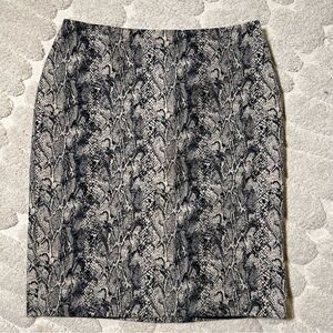 Talbots snake print pencil skirt 🖤 lined 🖤 excellent condition 🖤 size 4P